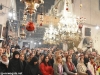 Creștinii evlavioși în Bazilica Nașterii Domnului