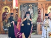 ÎPS Arhiepiscop Dimitrie de Lydda binecuvântând la intrarea în biserică