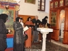 Creștinii evlavioși participanți la slujbă înainte de Sfânta Împărtășanie