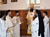 ÎPS Archbishop Isidor și soborul în timpul Sfintei Liturghii
