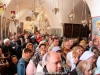 Creștinii participanți la slujbă, în principal din Rusia, la Sfânta Împărtășanie